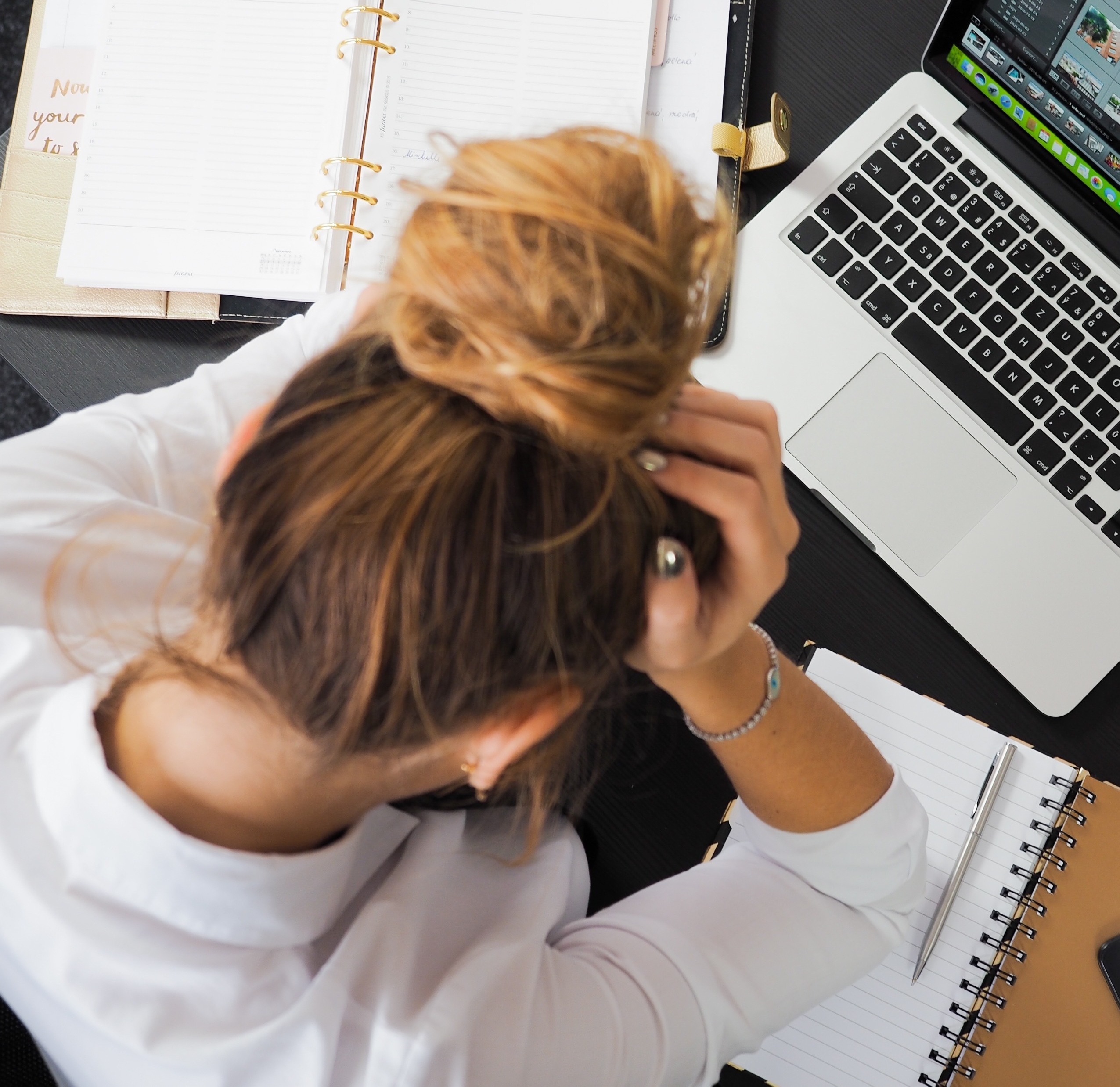 gallery/picography-business-woman-laptop-calendar-1